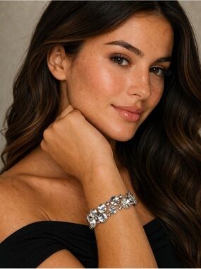 paparazzi Sparkling Silver Floral Crystal Bracelet